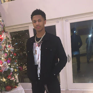 Meet your Posher, Dewain'e